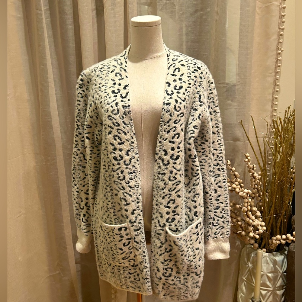 Cyrus Snow Leopard Cardigan Medium Wool *read description